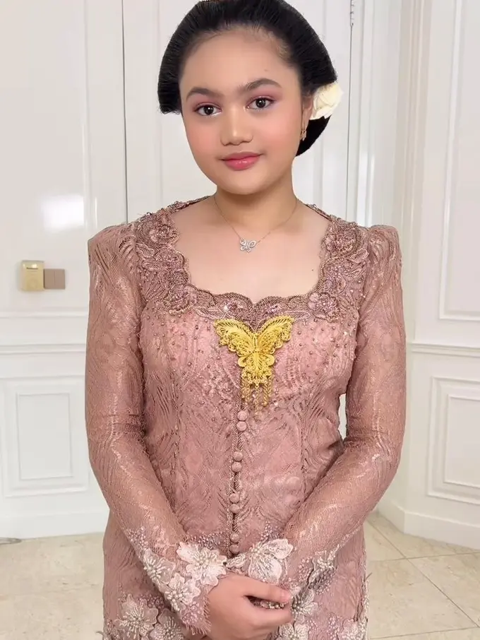 6 Potret Amora Lemos Anak Kris Dayanti Tampil di Acara HUT ke-57 ASEAN, Anggun Kenakan Kebaya