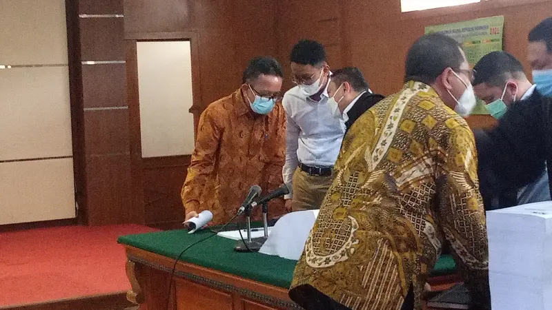 Dua terdakwa kasus korupsi PT Dirgantara Indonesia (PTDI), Budi Santoso dan Irzal Rinaldi Zailani