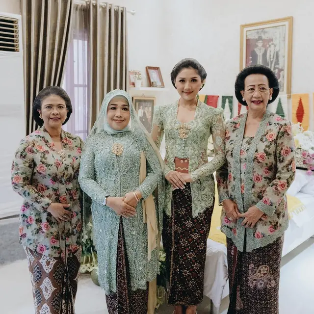 Tampilan Kembar Erina Gudono dan Sang Ibu Sofiatun Gudono dalam Balutan Kebaya, Wariskan Tampilan Ayu yang Khas