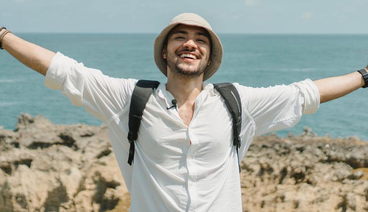 <p>Refal Hady dikenal sebagai salah satu aktor kondang tanah air. Namanya belakangan ramai jadi sorotan berkat perannya sebagai Mas Bian di series 'Wedding Agreement'. (FOTO: instagram.com/refalhady)</p>