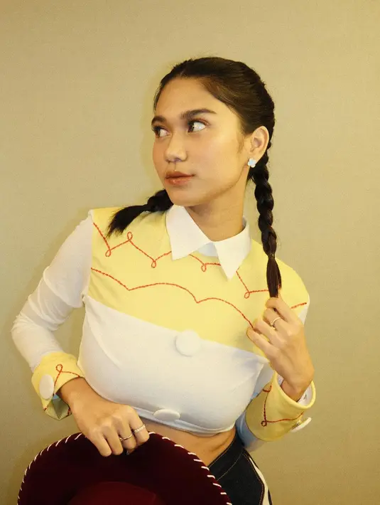 Para tamu yang hadir kompak tampil dengan kostum yang keren-keren banget!  [Foto: IG/@azizahsalsha_]