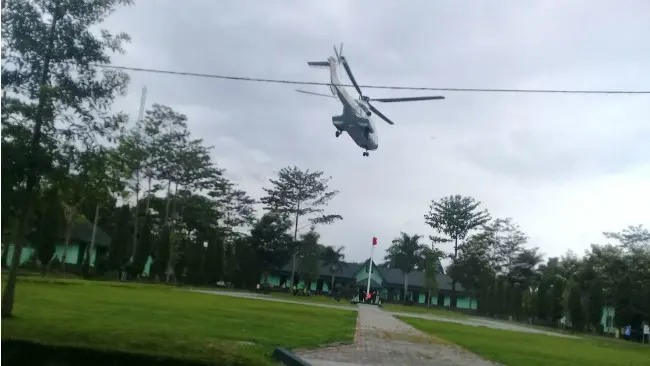 Tiga helikopter siap mengamankan kedatangan Presiden Joko Widodo di Garut. (Liputan6.com/Jayadi Supriadin)