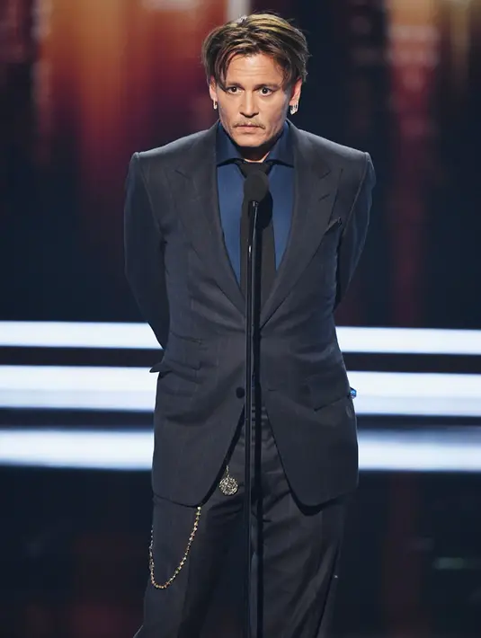 Di tengah proses cerainya dengan Amber Heard ternyata sempat memanas terkait dengan urusan harta gono-gini. Saat itu Heard merasa Depp tak kunjung memberikan haknya yang akan digunakan untuk donasi. (AFP/Bintang.com)