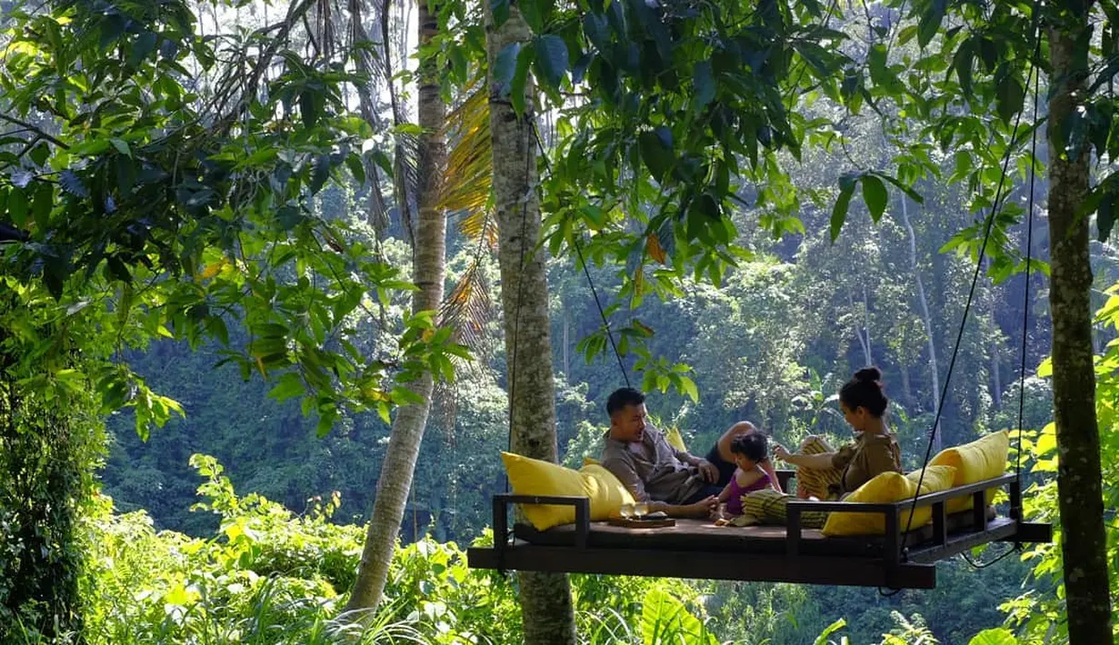 "Perpaduan yg pas bapk ibunya, anaknya lucu bngt😊," tulis hankelsens. "gemesh dua duanya 😘😘 @yoursemma," tulis ridharaharti. "saaaaal.. ko kamu lucu imut gemesin bngt si 😘," annisa1924. (Instagram/riodewanto)