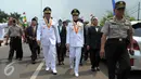 Wali Kota Tangerang Selatan terpilih Airin Rachmi Diany didampingi Wakil Wali Kota Benyamin Davnie saat tiba di lokasi untuk meresmikan Jembatan Ciater Kota Tangsel Rabu (20/4). (Liputan6.com/Helmi Afandi)