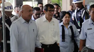 Menteri Hukum dan HAM Yasonna Laoly saat tiba di Gedung Kemenkumham, Jakarta, Selasa (16/12/2014) (Liputan6.com/Faizal Fanani)