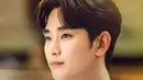 <p>Di tengah banyaknya pesaing, Hong Hae In memilih Baek Hyun Woo (Kim Soo Hyun), yang berasal dari pedesaan, untuk menjadi suaminya. (foto: tvN)</p>