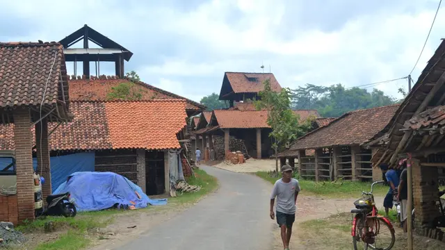 Komplek pabrik dan “tobong” genteng soka yang masih mampu bertahan di Desa Kedawung Kecamatan Pejagoan, Kebumen. (Foto: Liputan6.com/Muhamad Ridlo)