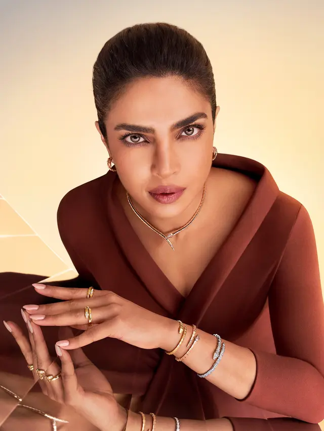 Glamour Modern Serpenti Bvlgari 2026 Lewat Gaya Anne Hathaway dan Priyanka Chopra Jonas