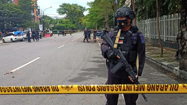 Sempat Terkendala Hujan Deras, Tim Gegana Lanjutkan Olah TKP Lokasi Bom Bunuh Diri Gereja Katedral Makassar