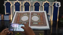 Pameran mushaf Al Quran ini diselenggarakan hingga Jumat (14/4/2023). (Liputan6.com/Herman Zakharia)