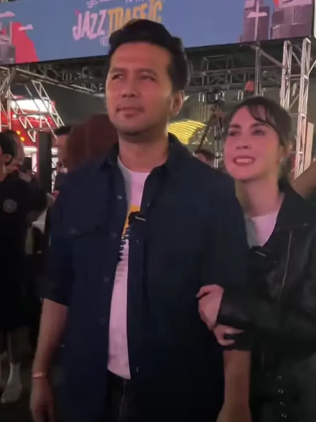 Arumi Bachsin saat Nonton Konser. [@arumibachsin_94]