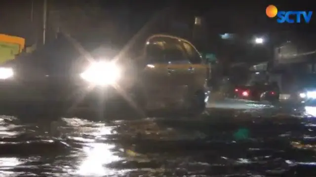 Mampang Terendam Banjir Akibat Hujan Deras Sejak Selasa Sore