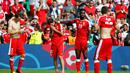 Ekspresi kesedihan pemain Swiss setelah kalah adu penalti dari Polandia pada babak 16 besar Piala Eropa 2016 di Stade Geoffroy-Guichard, Saint-Etienne, (25/6/2016). (Reuters/Kai Pfaffenbach)