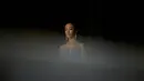 Seorang atlet Binaraga saat bersiap jelang pertandingan “Miss Sport Model 2015” di Korea Selatan, Minggu (10/5/2015). 550 atlet binaraga Korea Selatan bersaing untuk mendapat kesempatan berlaga di tingkat internasional. (AFP Photo/Ed Jones)