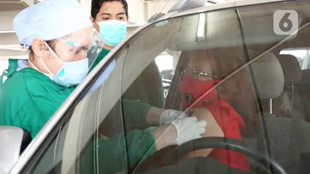 Layanan Drive Thru Bantu Pemerintah Kejar Target 21,6 Juta Lansia Sudah Divaksin
