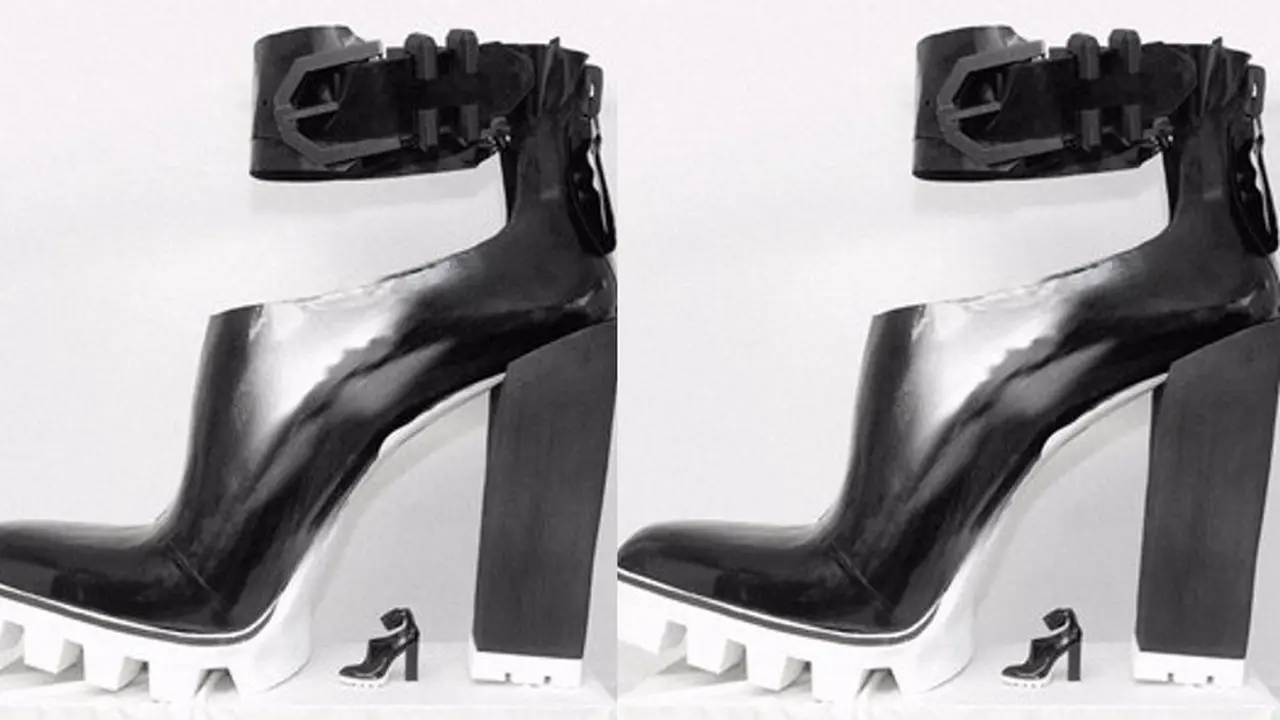 Kenneth Cole High Heels - Guinness World Record 1114