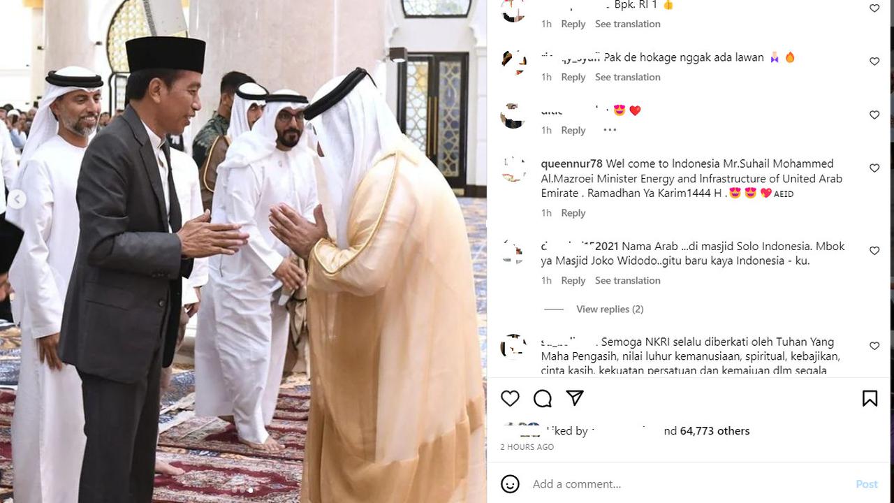 Presiden Jokowi sholat tarawih berjamaah di Masjih Sheikh Al Zayed Surakata