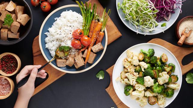 Ilustrasi makan, makanan berlimpah