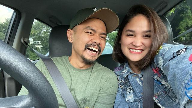 Umumkan Hamil Anak Ketiga, Ini 6 Potret Harmonis Wendi Cagur dan Istri