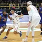 Satria Muda Pertamina Jakarta berhasil meraih kemenangan 96-67 atas RANS Simba Bogor, pada laga lanjutan&nbsp;musim reguler Indonesian Basketball League (IBL) 2024 di GOR Pertamina Arena Simprug, Jakarta Selatan, Sabtu (25/5/2024) malam WIB. (Bola.com/Abdul Aziz)