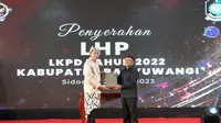 Wakil Bupati Banyuwangi Sugirah menerima Opini WTP yang ke 11 kalinya di kantor Perwakilan BPK  Jawa Timur ( Istimewa)