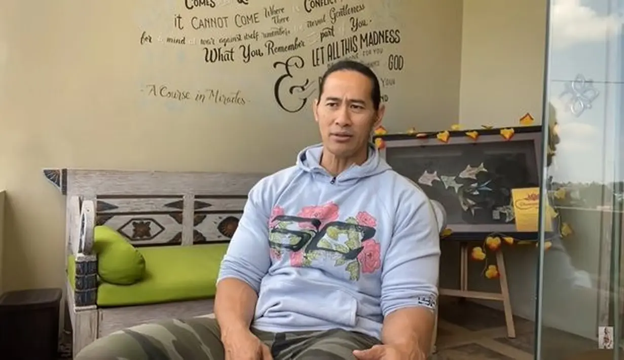 <p>Di rumah ini, Ade Rai sama sekali tidak memasang AC. Ini jadi alasan Ade Rai memilih Bandung karena udaranya yang masih bagus. [Foto: youtube.com/Dunia Ade Rai]</p>