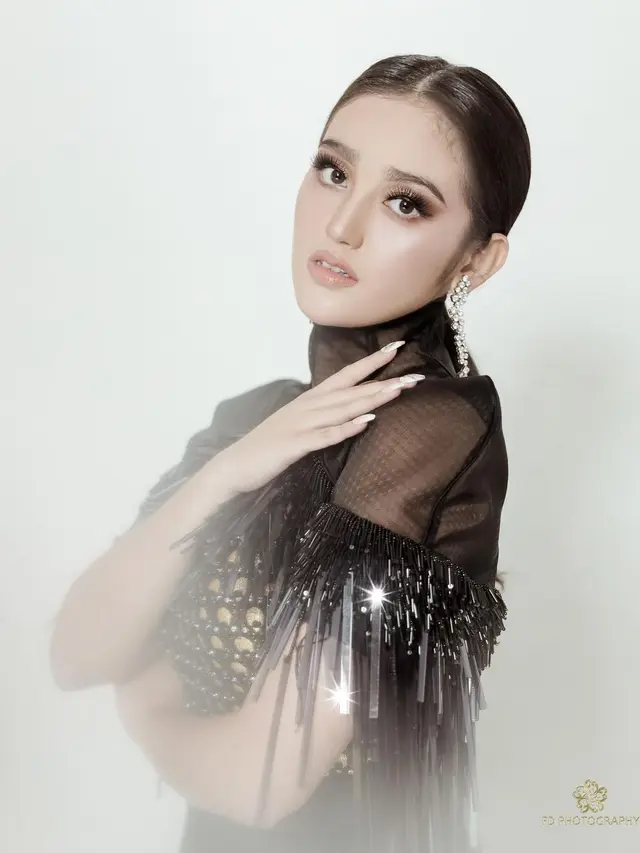 Gaya 10 Selebriti saat Pemotretan Bertema All Black, Tampil Elegan