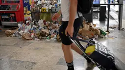 Aksi mogok sejak Senin, petugas kebersihan tidak lagi mengumpulkan tong sampah di stasiun kereta Marseille dan di stasiun metro.