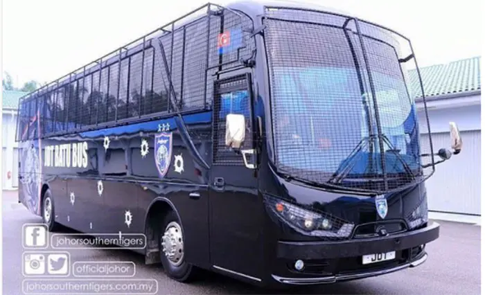 JDT Batu Bus milik klub Malaysia, Johor Darul Ta'zim, yang diklaim anti lemparan batu. (Bola.com/Dok. Johor Darul Ta'zim)