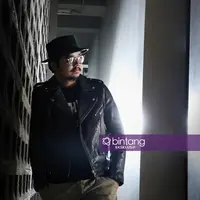 Derby Romero. (Fotografer: Bambang E. Ros, Stylist : Indah Wulansari, Digital Imaging: Muhammad Iqbal Nurfajri/Bintang.com)