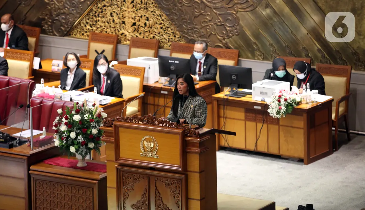 Ketua Komisi I DPR RI Meutya Hafid saat Sidang Paripurna di Kompleks Parlemen, Jakarta, Senin (8/11/2021). DPR menyepakati penetapan Jenderal TNI Andika Perkasa sebagai Panglima TNI setelah melalui uji kepatutan dan kelayakan di Komisi I DPR. (Liputan6.com/Johan Tallo)