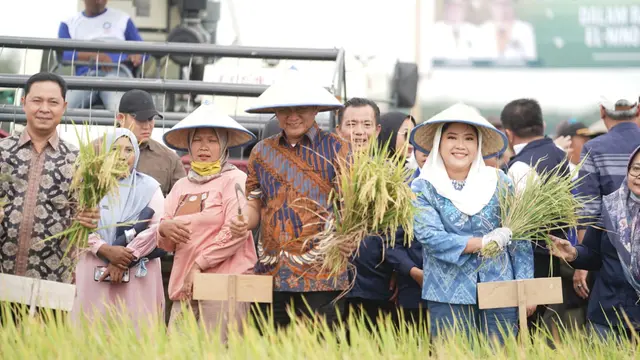 Bupati Oku Timur Lanosin Raih Penghargaan dari Kementan