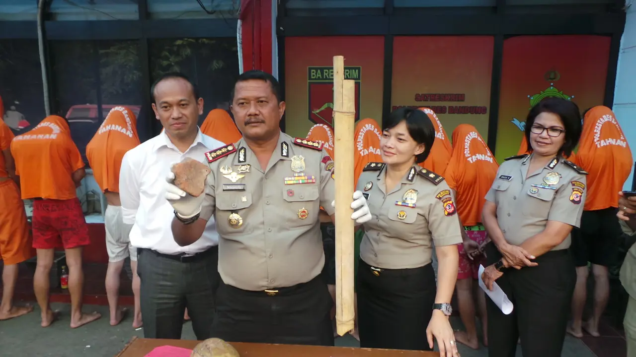 Bobotoh dikeroyok anggota geng motor