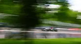 Pembalap dari tim Mercedes AMG Petronas F1 Team, George Russell saat sesi kualifikasi menjelang Grand Prix F1 Kanada di Sirkuit Gilles Villeneuve pada 8 Juni 2024, Montreal, Kanada. (Mark Thompson/Getty Images North America/Getty Images via AFP)