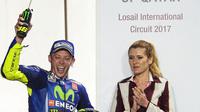 Pebalap Movistar Yamaha, Valentino Rossi, menempati posisi ketiga pada MotoGP Qatar di Sirkuit Losail, 26 Maret 2017. (EPA/Noushad Thekkayil) 