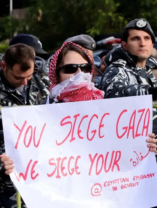 Mesir yang mengontrol perbatasan Rafah telah berulang kali memperingatkan agar tidak terjadi "pemindahan paksa" warga Palestina dari Gaza ke gurun Sinai. (ANWAR AMRO/AFP)