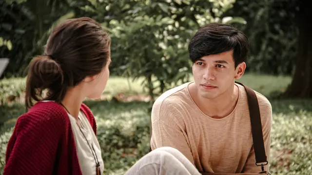 Adegan film Seperti Hujan Yang Jatuh Ke Bumi. (Foto: Dok.Screenplay Films)
