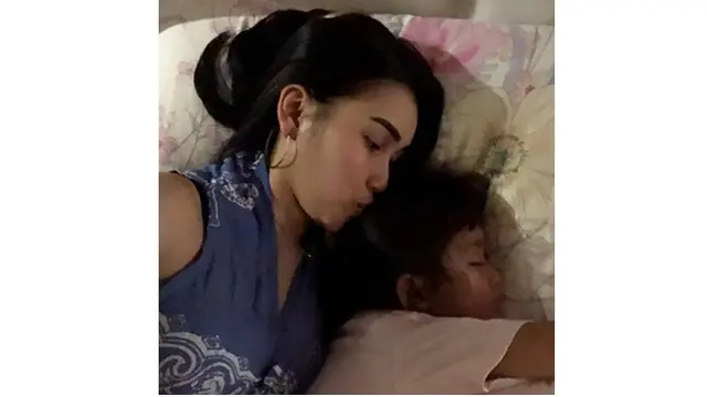 5 Seleb Ini Juga Pernah Tak Mau Publikasikan Wajah Anaknya