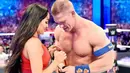 Namun banyak orang yang berkata bahwa sebaiknya John Cena tak melamar Nikki Bella di atas ring waktu itu. (IndiaTV)