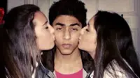  Wow, Putra Shahrukh Khan Dikelilingi Cewek Cantik