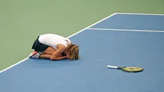 Ekspresi petenis putri Jerman, Annika Beck, setelah mengalahkan petenis Swiss, Timea Bacsinszky dalam lanjutan tenis Piala Fed di Leipzig, Jerman, (7/2/2016). (AFP/dpa/Jan Woitas/Germany OUT)