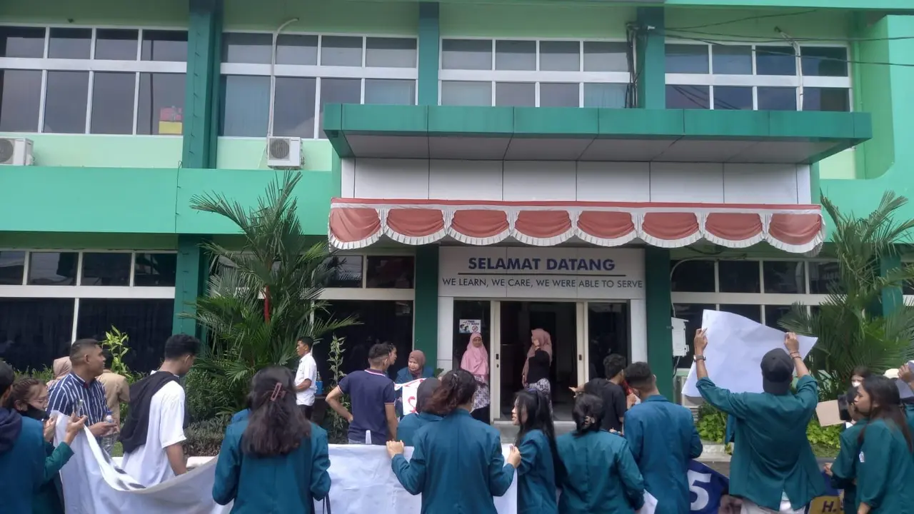 Sejumlah Mahasiswa STIKes Yogyakarta Tolak Alih Kelola Kampus