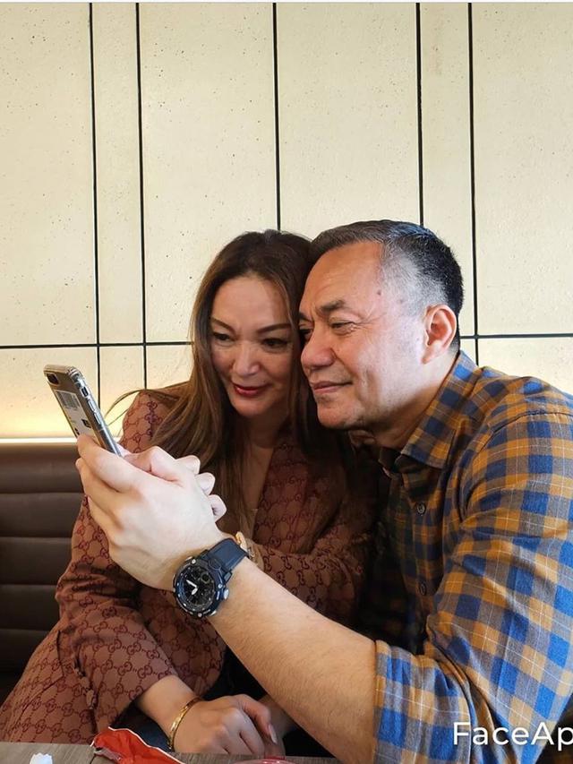 Setia Menemani di Rumah Sakit, Ini 6 Momen Manis Zaskia Gotik dan Sirajuddin