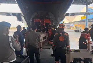 _Polri Kirim Bantuan Logistik 3,4 Ton ke Wilayah Terdampak Gempa di NTT
