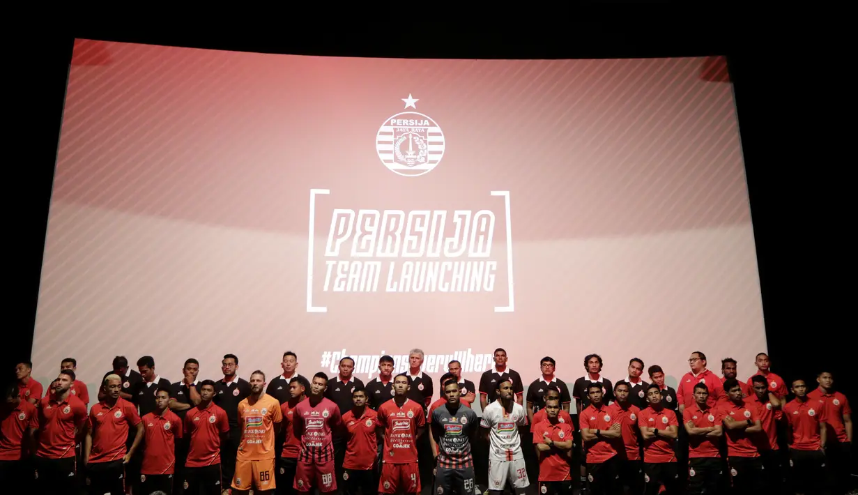 Pemain Persija Jakarta saat launching tim dan jersey 2019 di Epicentrum, Jakarta, Jumat (17/5). Tim berjulukan Macan Kemayoran itu memperkenalkan 30 pemain serta jersey untuk berlaga di Liga 1 2019. (Bola.com/M Iqbal Ichsan)