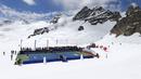 Suasana laga promosi gletser Aletsch, Jungfraujoch, (17/7/2014), antara petenis nomor tiga dunia, Roger Federer kontra pemain ski AS, Lindsey Vonn. (REUTERS/Denis Balibouse)