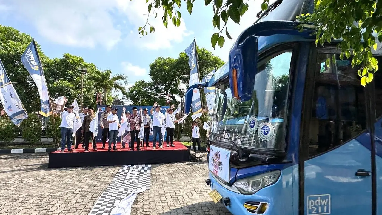 Badan Pengelola Keuangan Haji (BPKH) memfasilitasi para perantau untuk kembali ke Jakarta, Bogor, Depok, Tangerang dan Bekasi (Jabodetabek) secara gratis pada Minggu (14/4/2024). (Foto: Tim Humas BPKH)