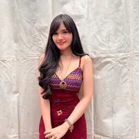 Fanny Soegi merupakan sosok di balik suara merdu dalam lagu Asmaralibrasi yang tengah viral di media sosial. @fannysoegi.