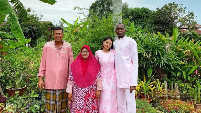 Potret Terbaru Nur Afilah dan Adama pasangan yang viral karena bertemu dan jatuh cinta di mall. (Sumber: Instagram/filaamir)